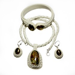 Parure d'ambre vert et cuir crème