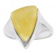 Bague en Ambre couleur blanc et Argent 925/1000 forme triangle