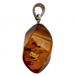 Petit pendentif femme en Ambre Baltique couleur cognac